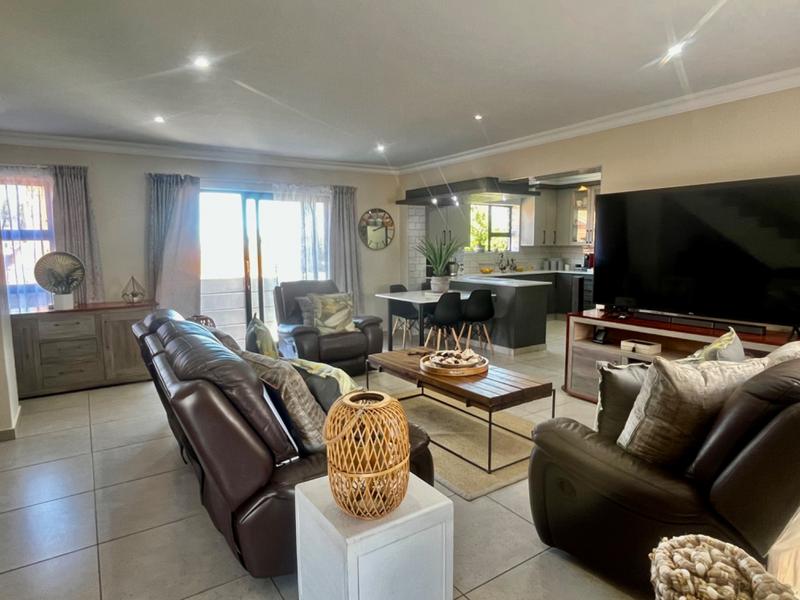 3 Bedroom Property for Sale in Fraaiuitsig Western Cape